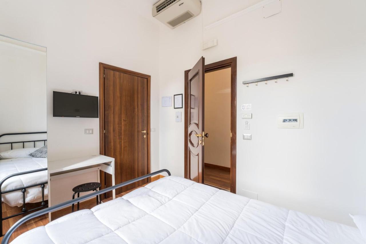 Rooms Piramide Рим Екстериор снимка