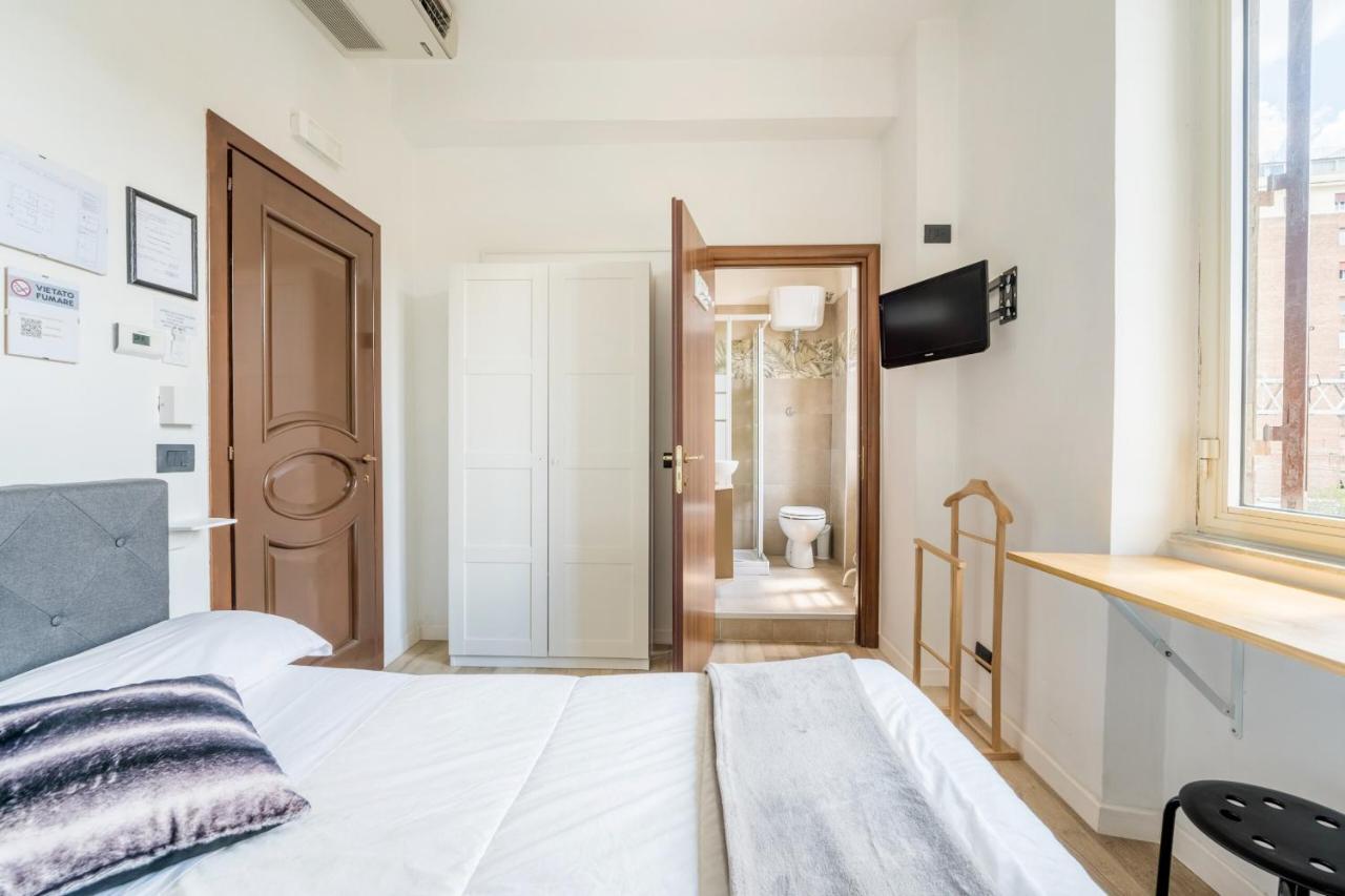 Rooms Piramide Рим Екстериор снимка