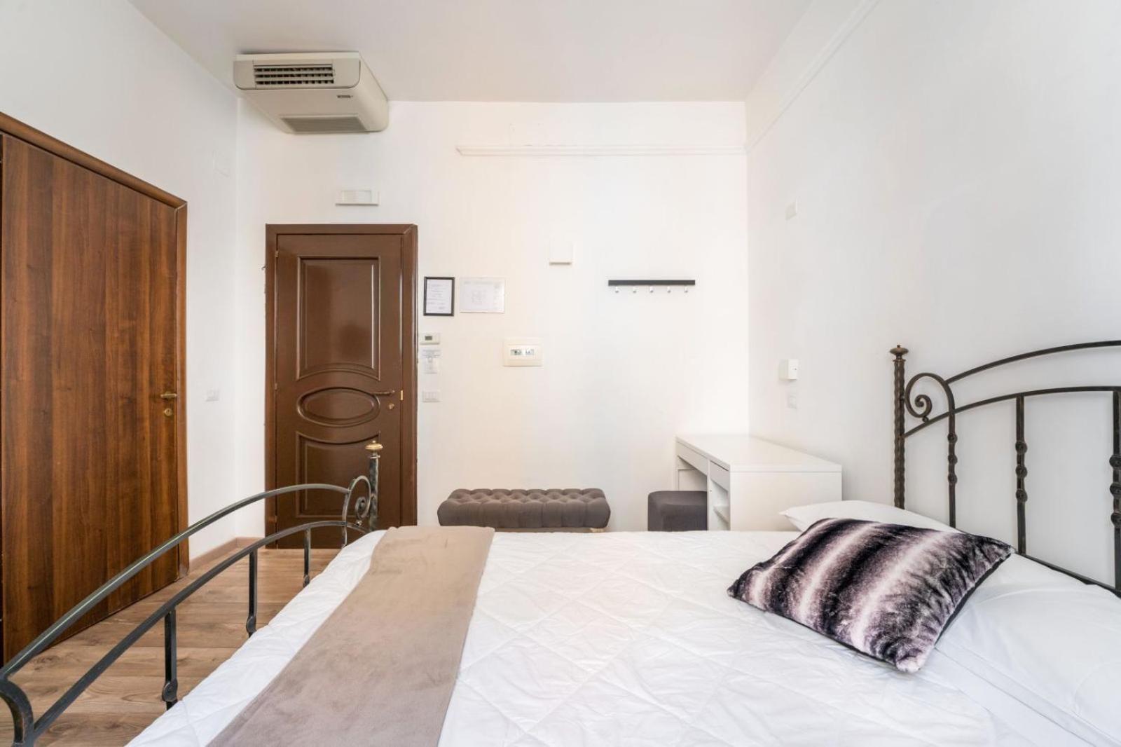 Rooms Piramide Рим Екстериор снимка