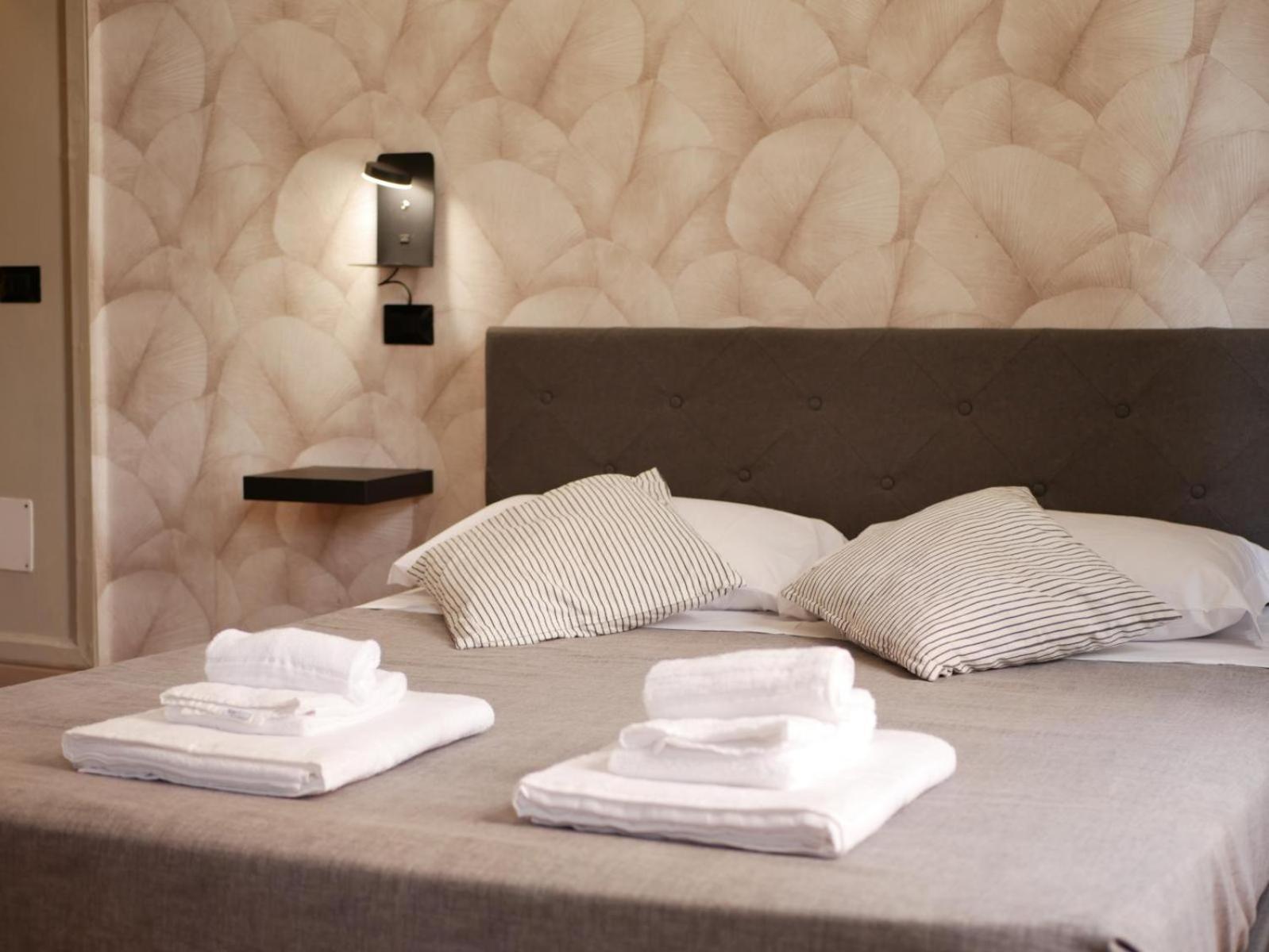 Rooms Piramide Рим Екстериор снимка